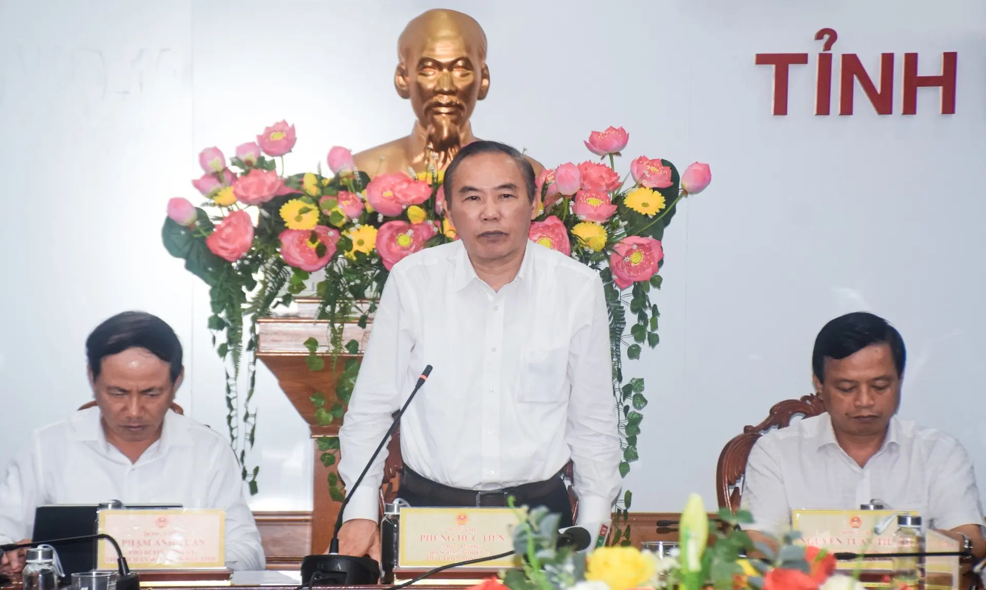 lam-viec-voi-doan-cong-tac-ec-kiem-tra-iuu-khong-duoc-doi-pho-doi-tra-094044_3