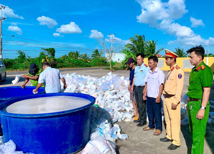 Tiêu hủy tôm giống không rõ nguồn gốc