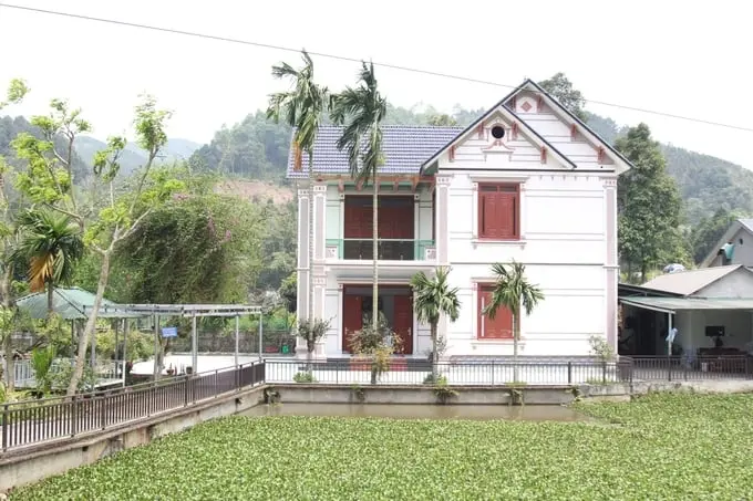 Ngôi nhà hiện đại bên ao ba ba