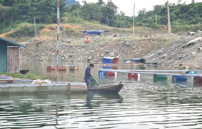 Người đánh cá trên sông Gâm